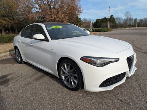 Used 2022 Alfa Romeo Giulia Ti image 8