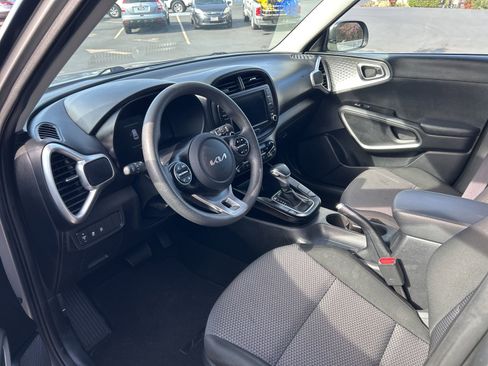Used 2024 Kia Soul LX w/ Option Group 015 image 5