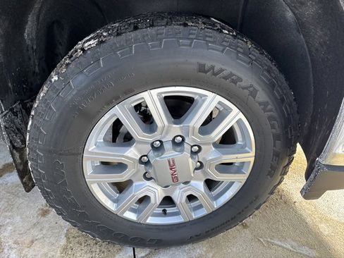 Used 2023 GMC Sierra 2500 SLT w/ SLT Premium Package image 36