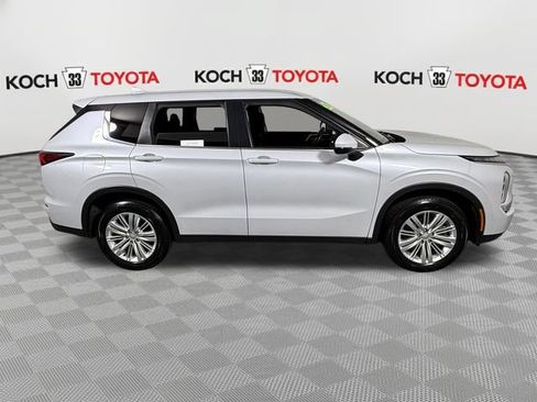 Used 2024 Mitsubishi Outlander ES AWD/4WD image 9
