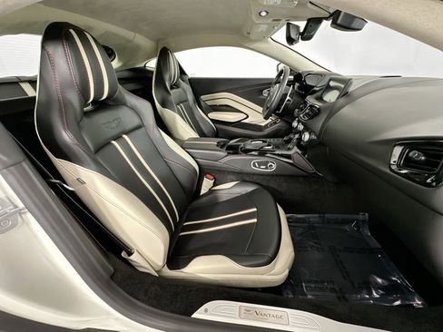 Used 2021 Aston Martin V8 Vantage Coupe image 27