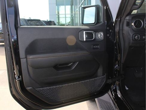 New 2025 Jeep Gladiator Sport image 9