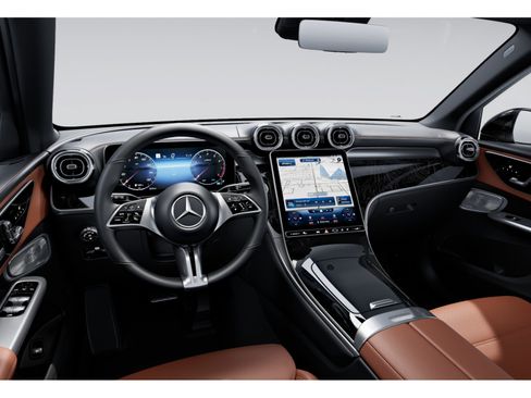 Used 2023 Mercedes-Benz GLC 300 4MATIC image 3