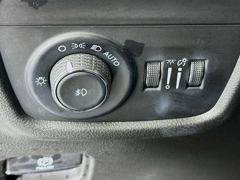 Used 2023 Jeep Grand Cherokee Limited w/ Black Appearance Package image 17