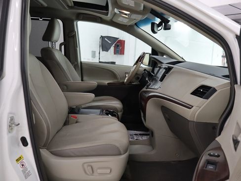 Used 2013 Toyota Sienna Limited w/ Premium Pkg FWD image 27