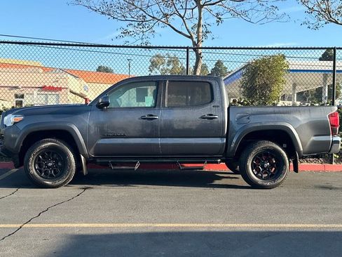 Used 2021 Toyota Tacoma SR5 w/ Blackout Package (TMS) image 9