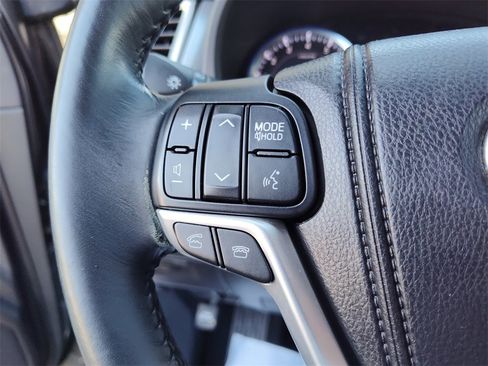 Used 2014 Toyota Highlander LE image 26