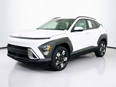 Used 2025 Hyundai Kona SEL image 3