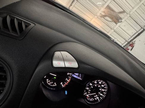 Used 2020 Nissan Pathfinder S FWD image 22