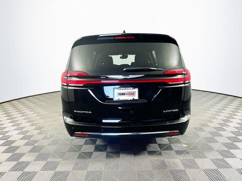 Certified 2024 Chrysler Pacifica Limited image 9