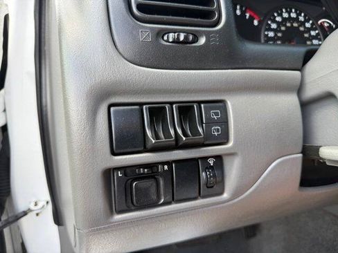 Used 2002 Chevrolet Tracker LT RWD image 22