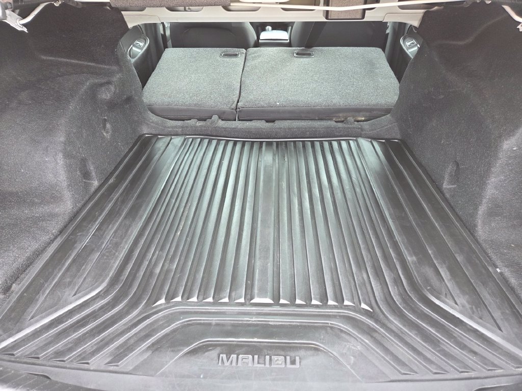 Used 2017 Chevrolet Malibu LT FWD image 38