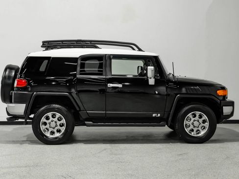 Used 2013 Toyota FJ Cruiser 4WD w/ Upgrade Pkg image 5