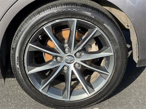 Used 2015 Toyota Camry XSE image 6