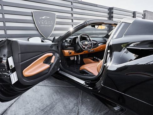Used 2022 Ferrari F8 Tributo RWD image 33