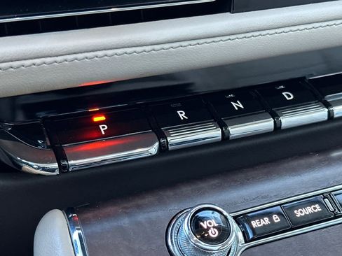 Used 2022 Lincoln Aviator Reserve w/ Equipment Group 201A image 24