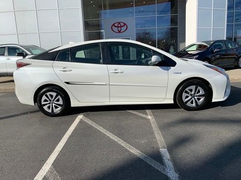 Used 2017 Toyota Prius Two w/ Prius Two Safety Plus Package image 2