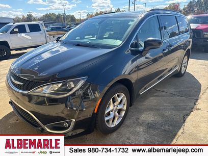Used 2017 Chrysler Pacifica Touring-L w/ Tire & Wheel Group