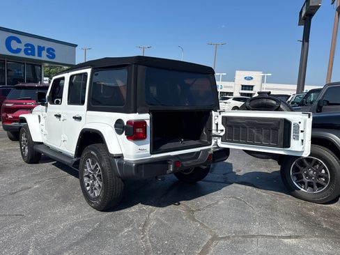 Used 2024 Jeep Wrangler Unlimited Sahara w/ Technology Group AWD/4WD image 18