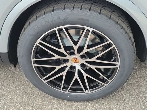 Used 2026 Porsche Cayenne AWD/4WD image 13