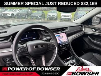 Used 2023 Jeep Grand Cherokee L Limited w/ Black Appearance Package AWD/4WD video 3