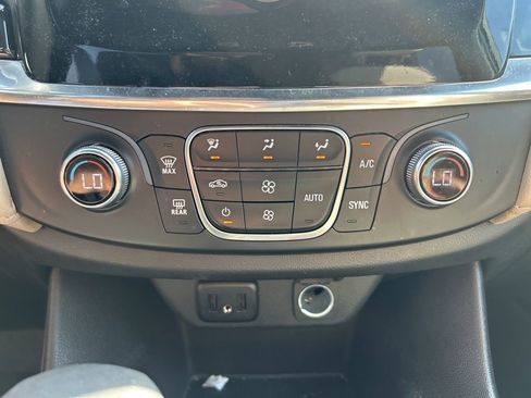 Used 2023 Chevrolet Traverse LS image 27