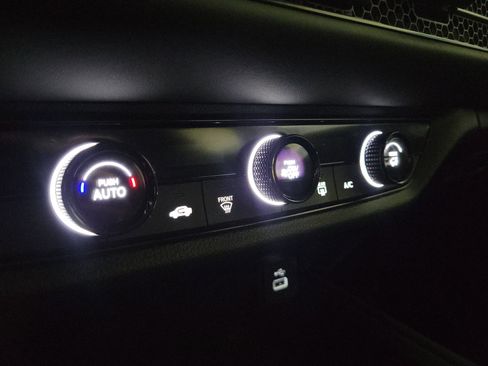 Certified 2025 Honda HR-V LX image 30