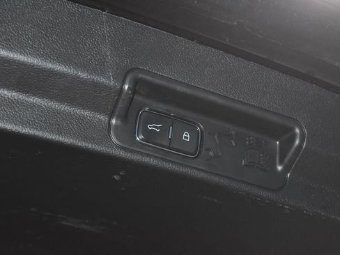 Used 2022 Ford Explorer XLT w/ Equipment Group 202A image 36