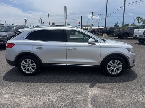 Used 2018 Lincoln MKX Premiere FWD image 2