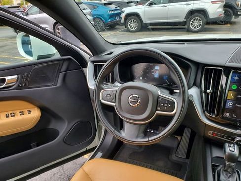 Used 2020 Volvo XC60 T5 Momentum AWD/4WD image 9