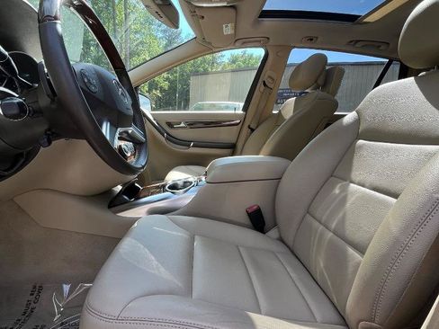 Used 2011 Mercedes-Benz R 350 4MATIC image 18