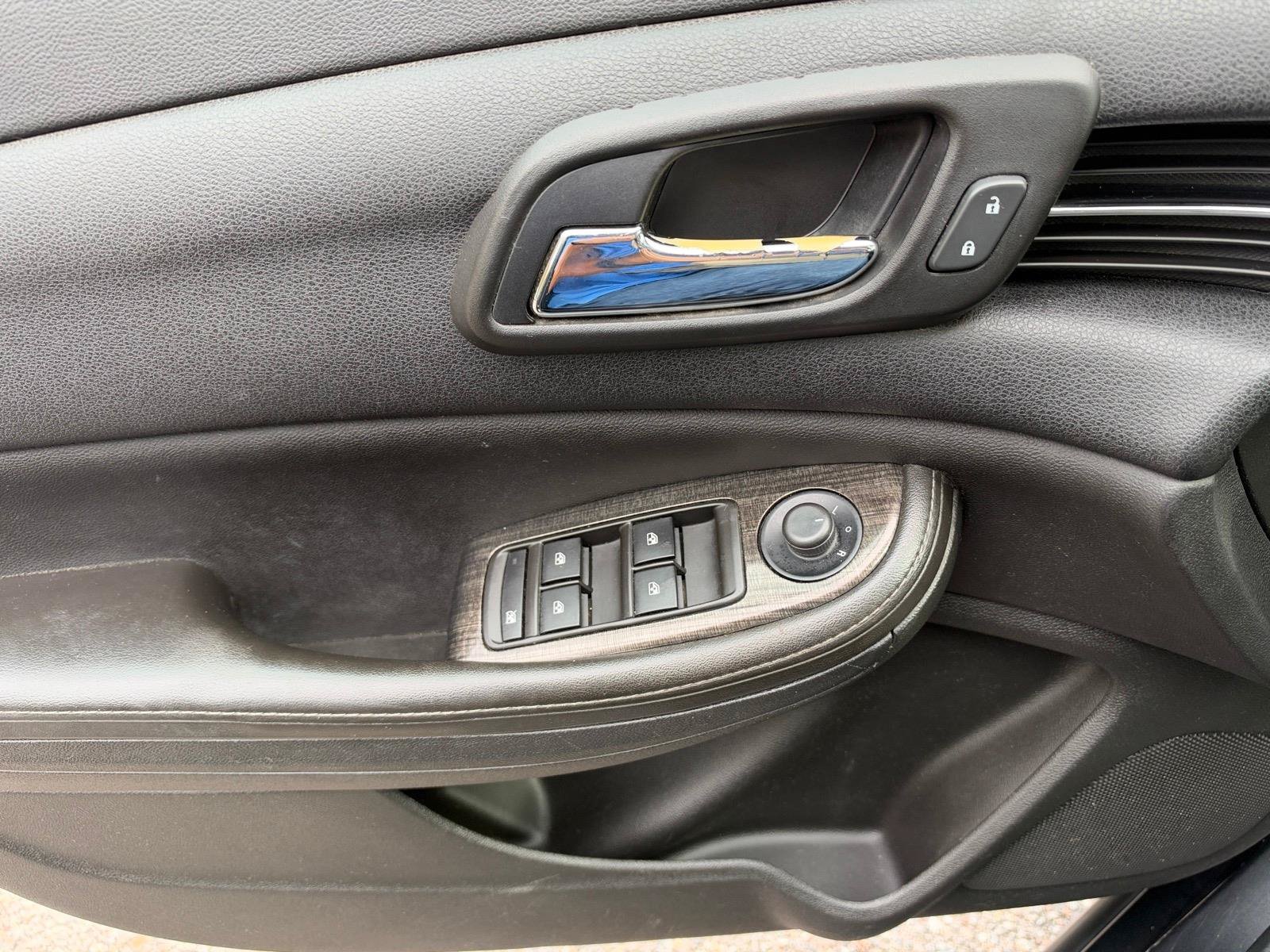 Used 2015 Chevrolet Malibu LT FWD image 12