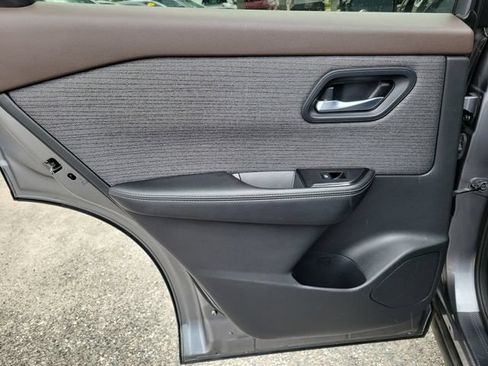Used 2021 Nissan Rogue SV FWD image 13