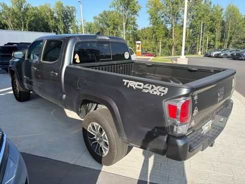 Used 2023 Toyota Tacoma TRD Sport AWD/4WD image 4