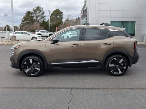 New 2026 Nissan Kicks SR w/ Cold Weather Package FWD image 6