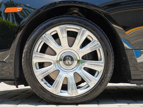 Used 2016 Rolls-Royce Dawn image 11