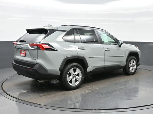 Used 2021 Toyota RAV4 XLE w/ Convenience Package image 6