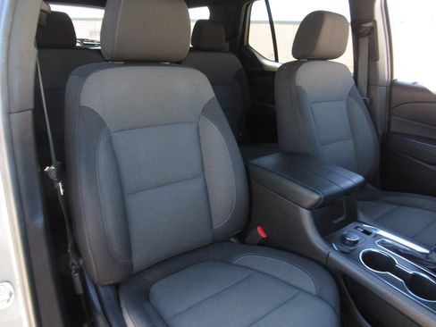 Used 2023 Chevrolet Traverse LT AWD/4WD image 10