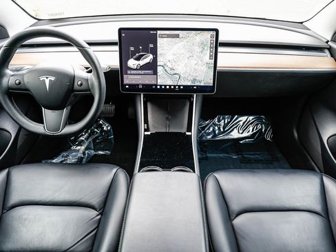 Used 2020 Tesla Model 3 Standard image 10