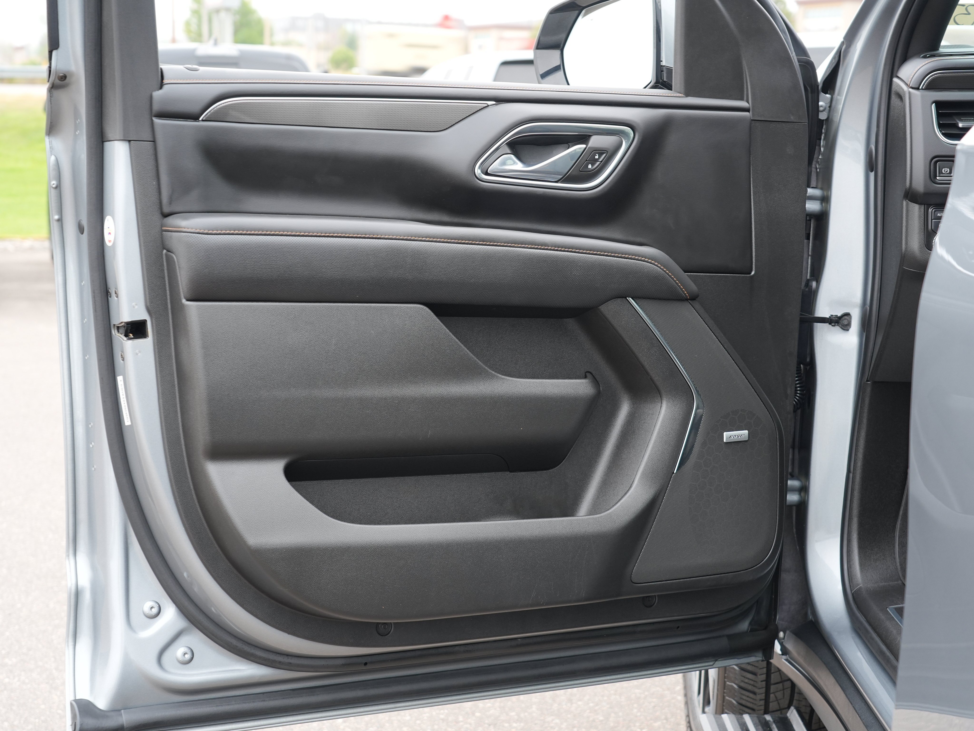 Used 2023 GMC Yukon XL AT4 w/ AT4 Premium Package AWD/4WD image 14
