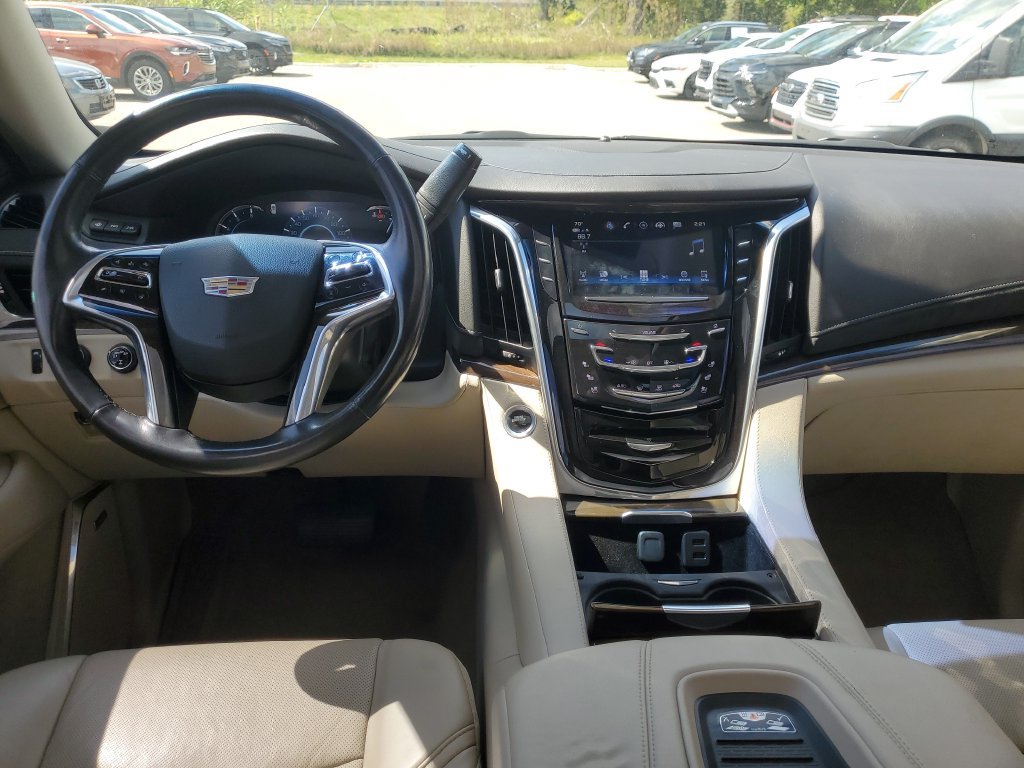 Used 2018 Cadillac Escalade Premium Luxury AWD/4WD image 19