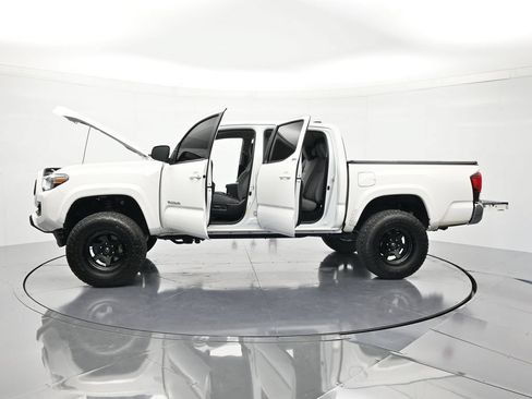 Used 2021 Toyota Tacoma SR5 AWD/4WD image 47