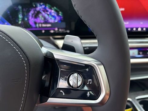 Used 2025 BMW 750e xDrive image 25