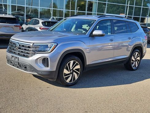 Used 2025 Volkswagen Atlas SE AWD/4WD image 2