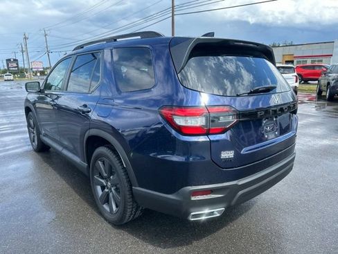 Used 2025 Honda Pilot Sport image 4