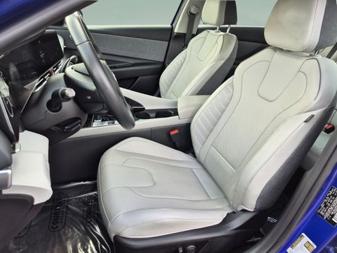 Used 2023 Hyundai Elantra Limited FWD image 18