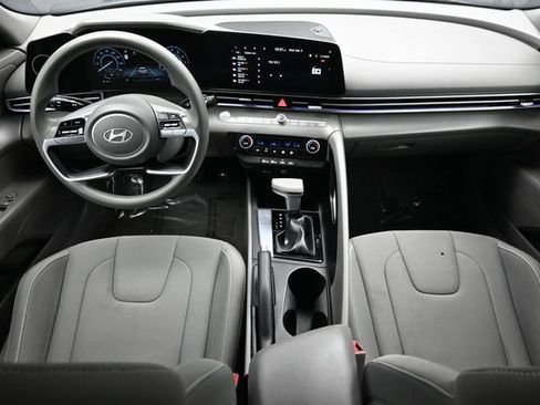 Used 2024 Hyundai Elantra SEL FWD image 11