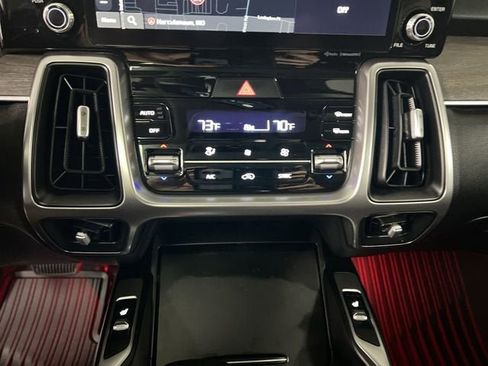 Used 2023 Kia Sorento S w/ Panoramic Sunroof Package image 18