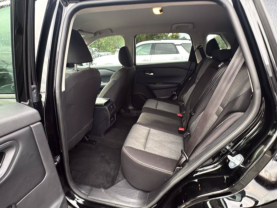 Certified 2025 Nissan Rogue SV FWD image 17