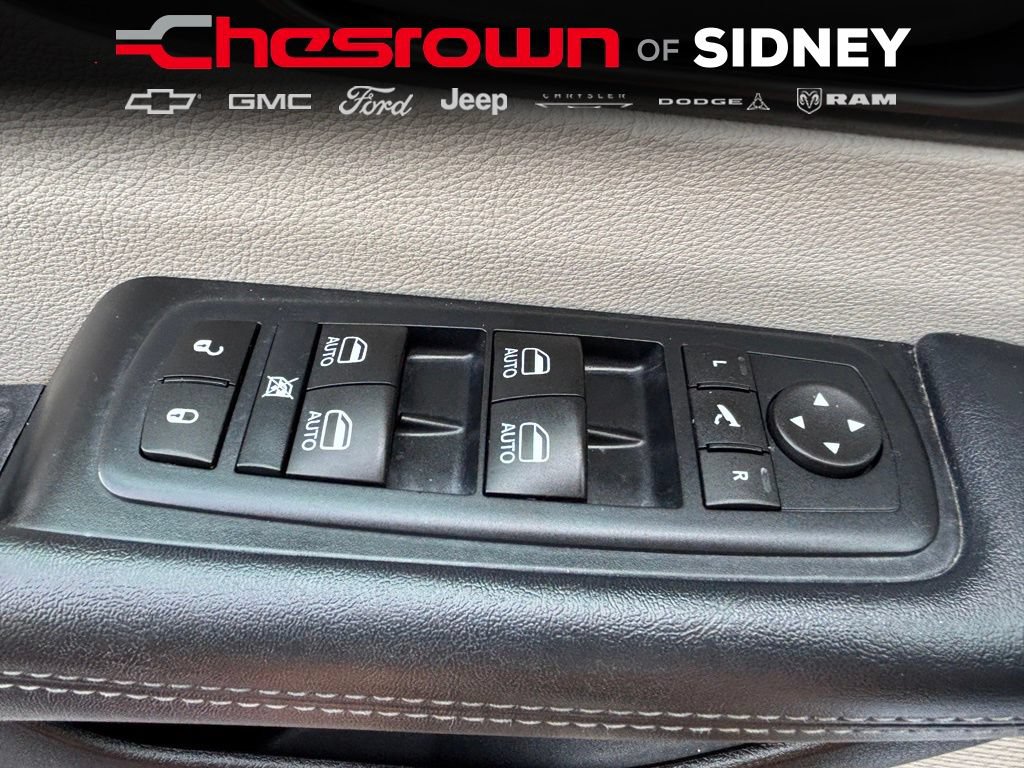 Used 2017 Chrysler Pacifica Limited w/ UConnect Theater Package FWD image 16